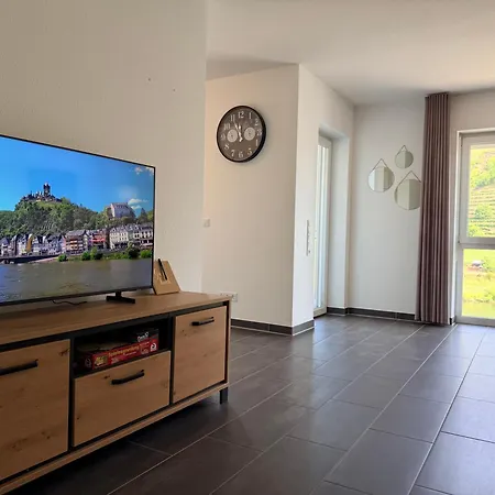 Appartement Fewomo Mosel & Burgblick Loft, Balkon, Parkplatz, Aufzug, 6 Personen *